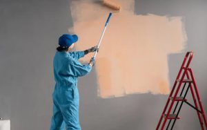 طرز رنگ آمیزی روی دیوار تیره