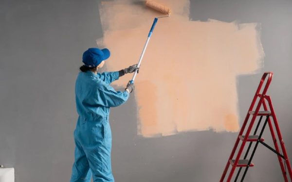 طرز رنگ آمیزی روی دیوار تیره